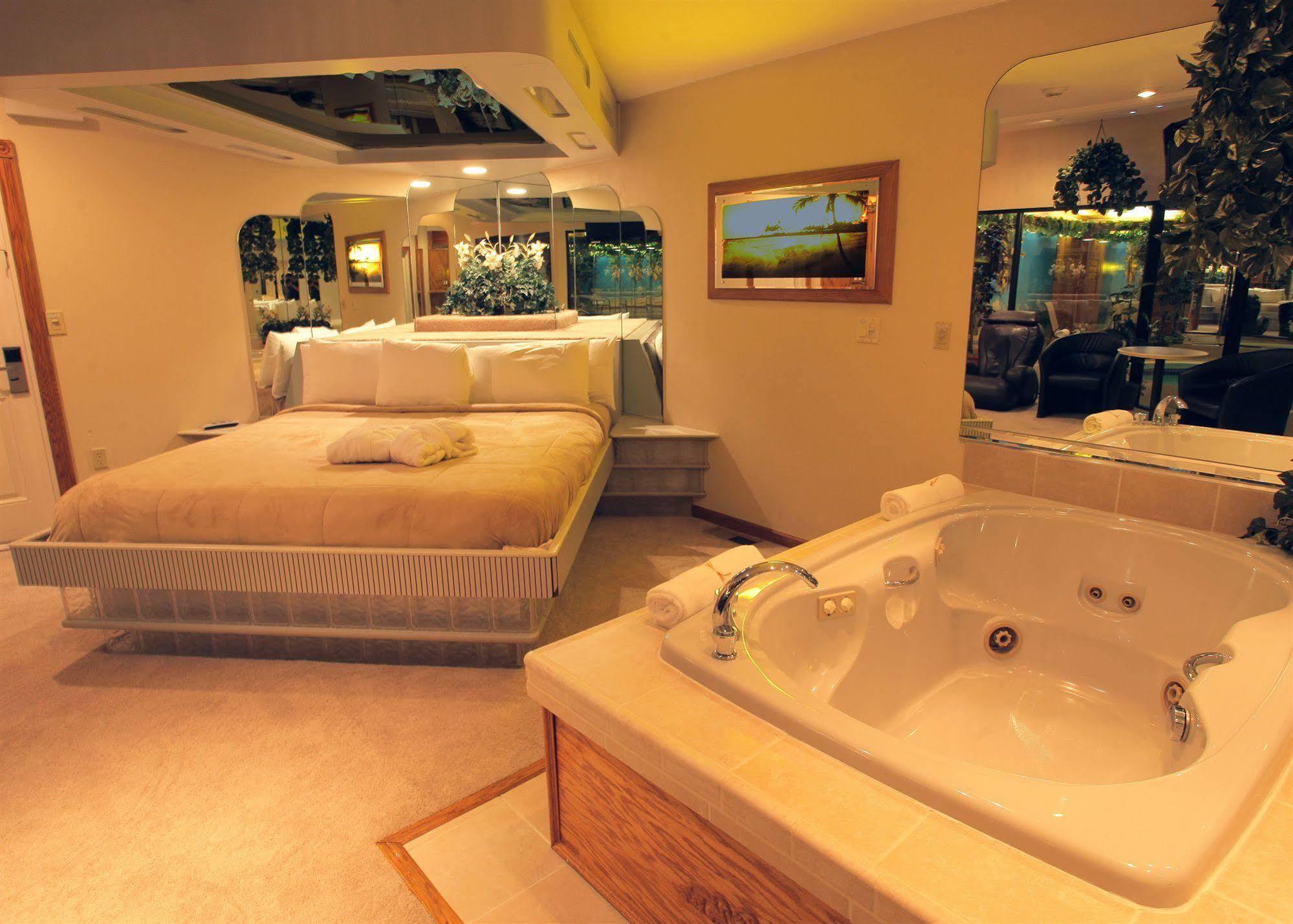 Sybaris Pool Suites - Indianapolis Buitenkant foto